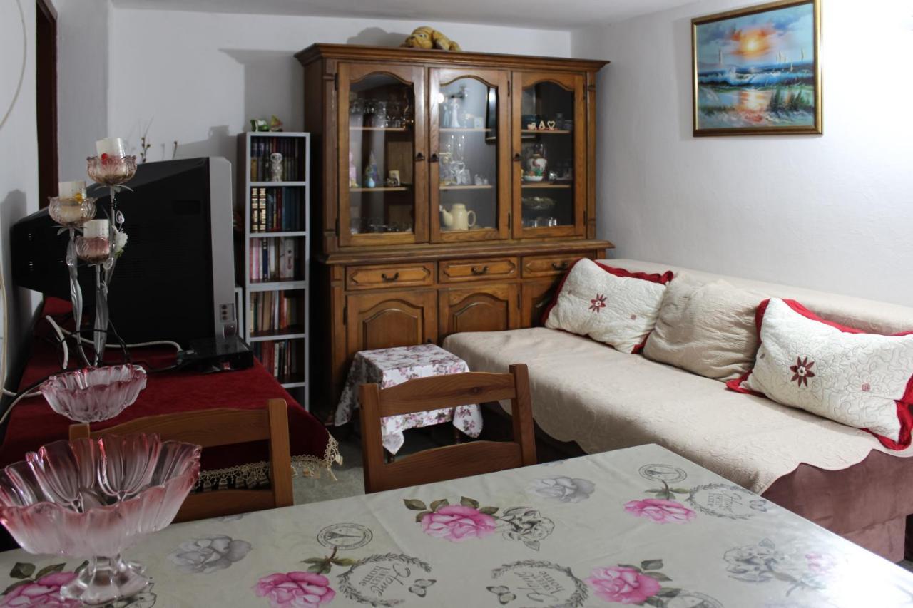 Apartman Lana Petrovac Екстер'єр фото